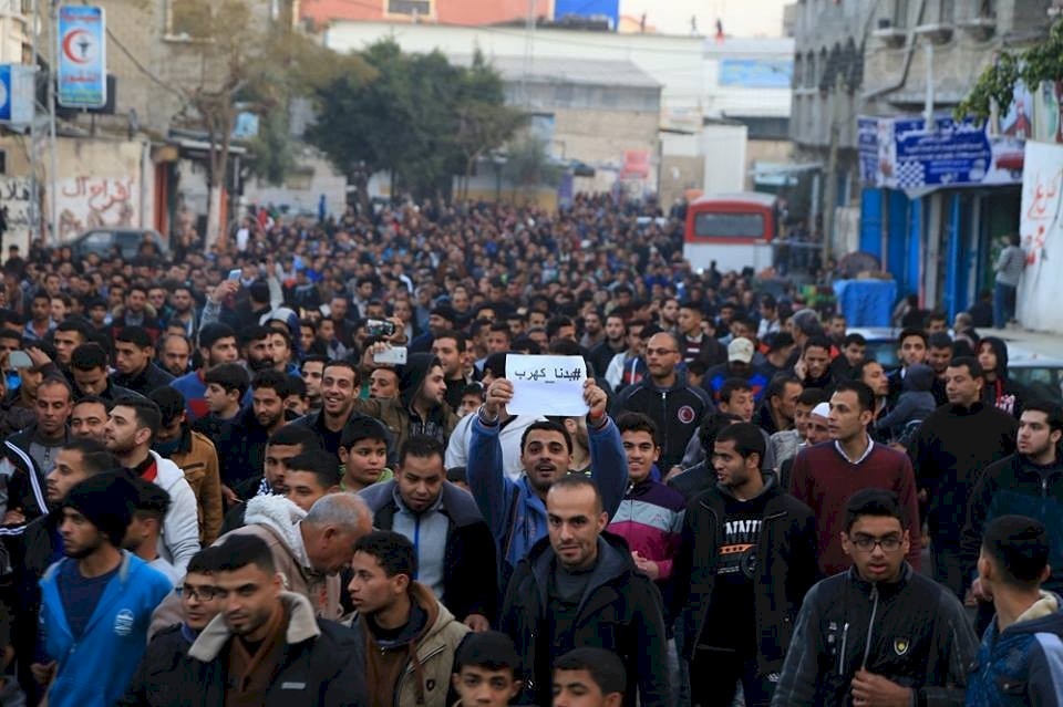 قيادي في حماس يدعو لتلبية رغبة الجماهير 