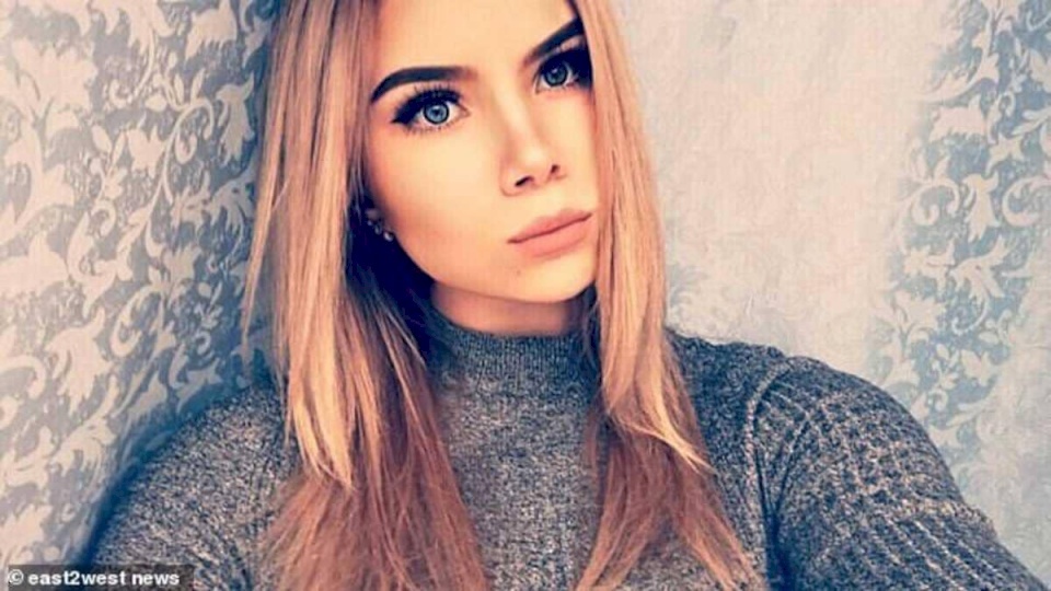 أسقطت هاتفها في حوض الاستحمام.. فماتت على الفور