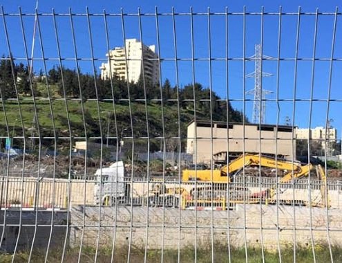 الاحتلال يهدم مدرسة الرازي في مخيم شعفاط