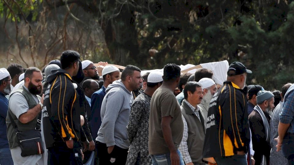 نيوزيلندا.. "مدينة الحزن" تبدأ دفن قتلى الهجوم الإرهابي