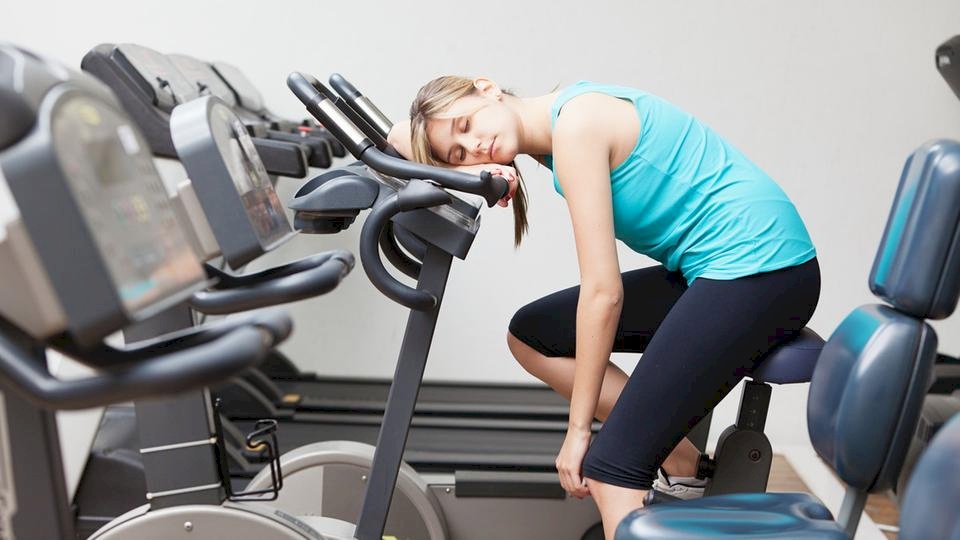 إذا أردت أن تفقد الوزن.. فالنوم أهم بكثير من الـ"gym"