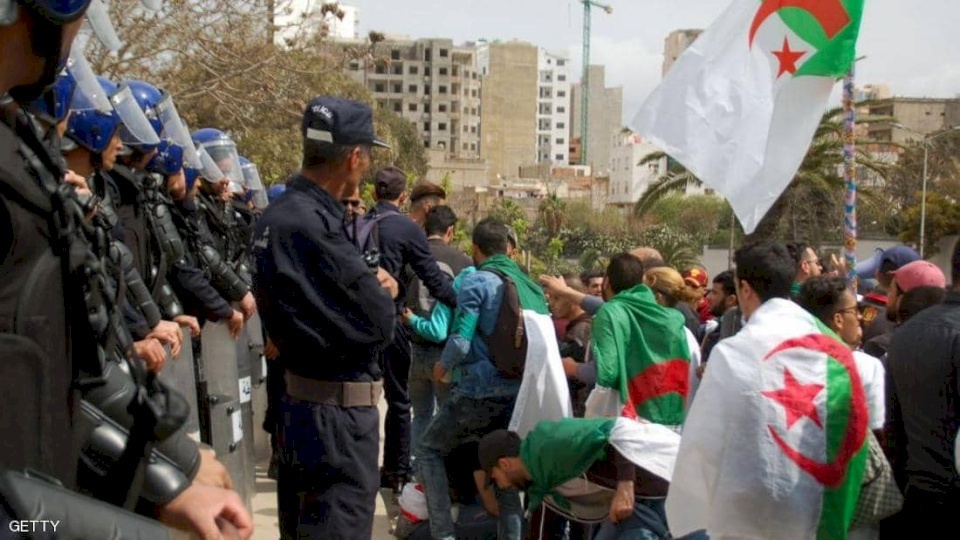 مُجدداً... الجزائريون يتظاهرون 