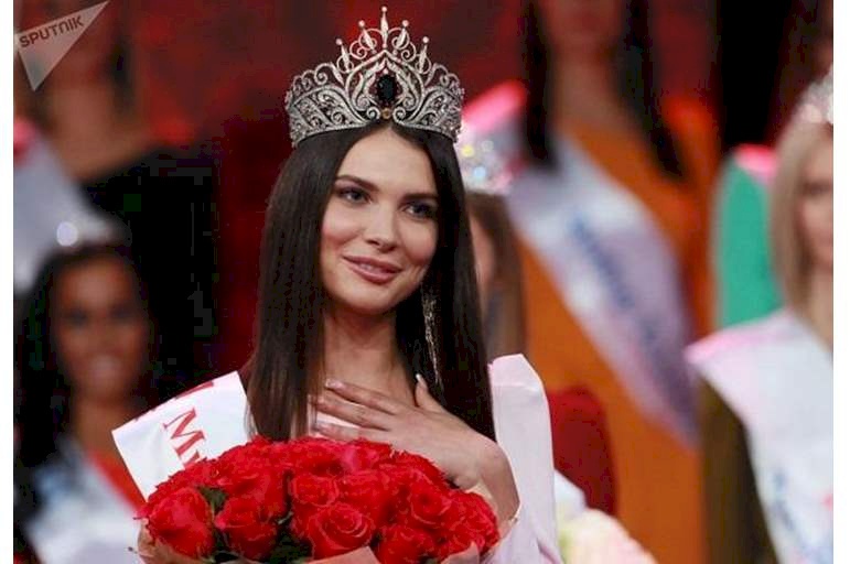 تجريد ملكة جمال روسية من لقبها.. والسبب؟
