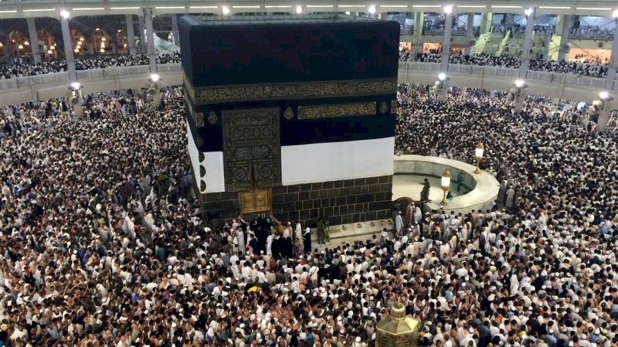 تفاصيل وفاة سيدة أثناء طوافها حول الكعبة