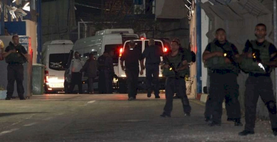 محدث| أسير فلسطيني يطعن جنديين في سجن النقب