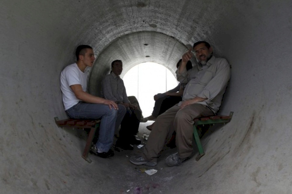 فيديو.. الاحتلال يفتح الملاجئ في غلاف غزة