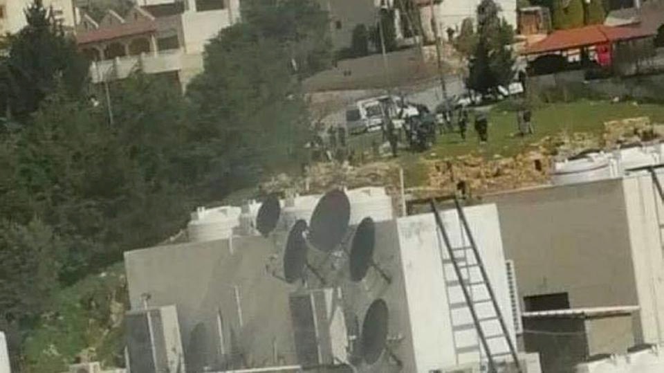 العثور على نجل السفير الليبي بالأردن جثة هامدة بسيارته