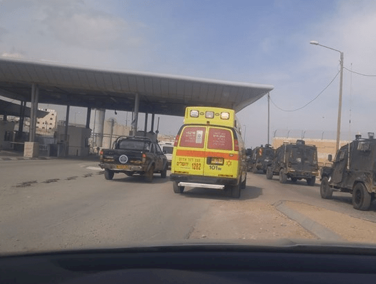 اغلاق حاجز قلنديا شمال القدس بحجة تعرض أحد جنود الاحتلال للدهس