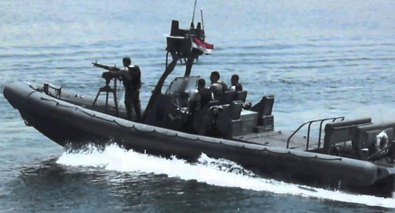 البحرية المصرية تجتاز حدود رفح وتعتقل 4 صيادين