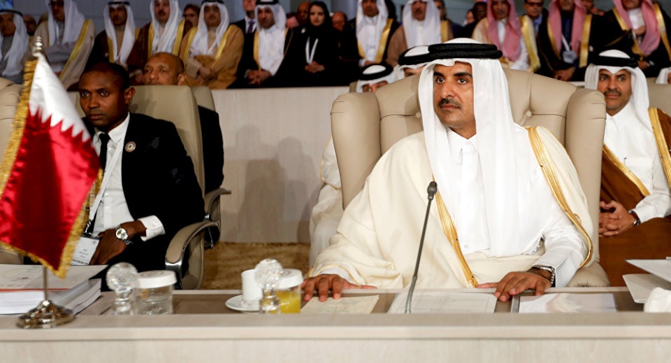 السبسي يوضح أسباب مغادرة أمير قطر القمة العربية