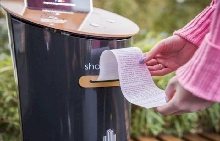 آلات توفر قصصاً مجانية للمسافرين