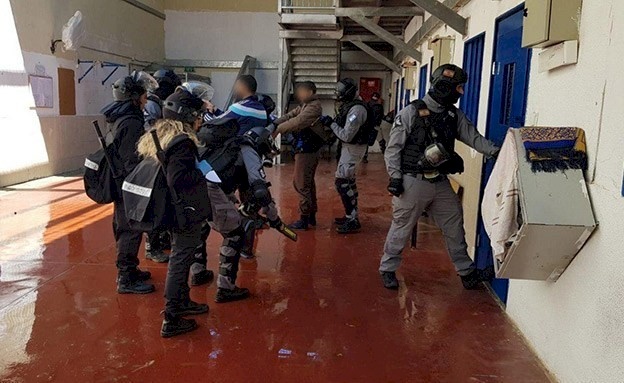 الحركة الأسيرة: الساعات القادمة حاسمة ونقترب من بدء الإضراب