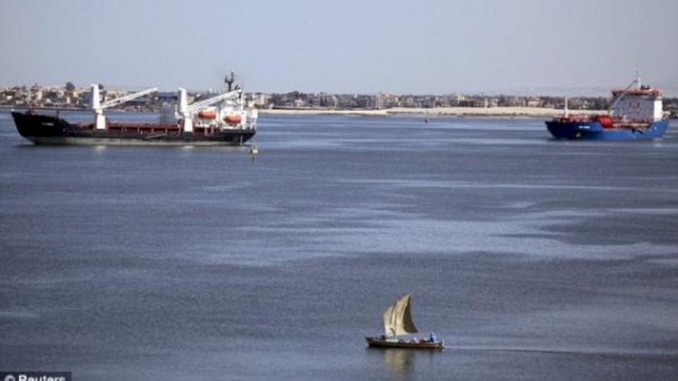 عبر قناة السويس...مصر تنفي حظر السفن المتجهة لسوريا
