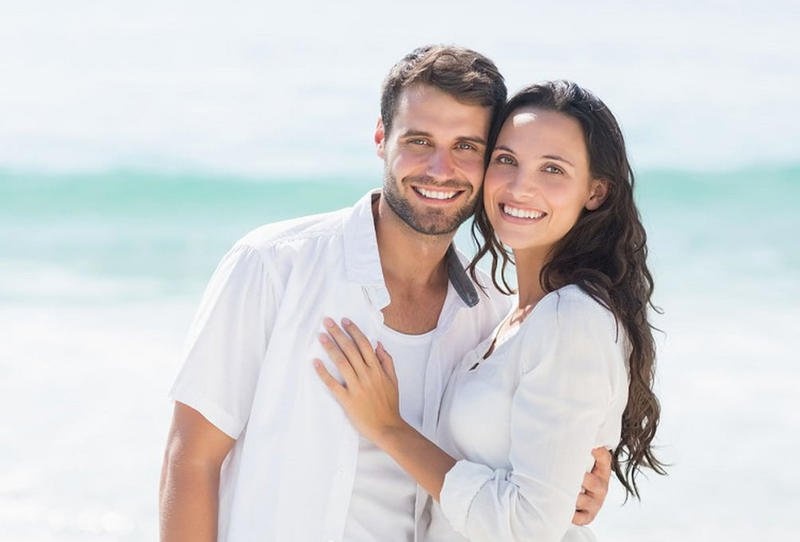 أبرز علامات حب الرجل لزوجته