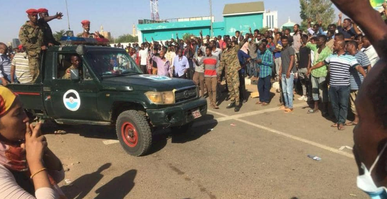 بيان هام للقوات المسلحة السودانية..هل تنحى عمر البشير؟