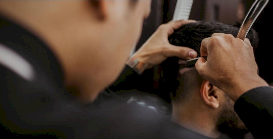 زبون ينتقم من "حلاقه السيء"