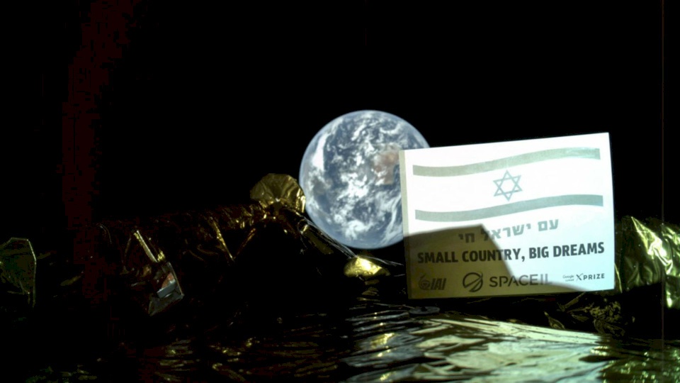 صور: تحطم مركبة الفضاء الإسرائيلية "بريشيت" قبل هبوطها على سطح القمر