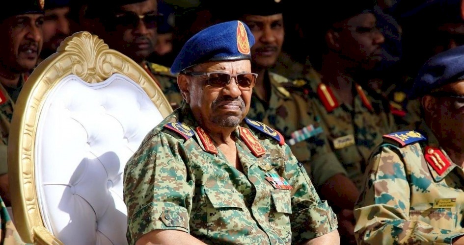  بعد إبلاغه بعزله.. كيف رد البشير على قادة الجيش؟