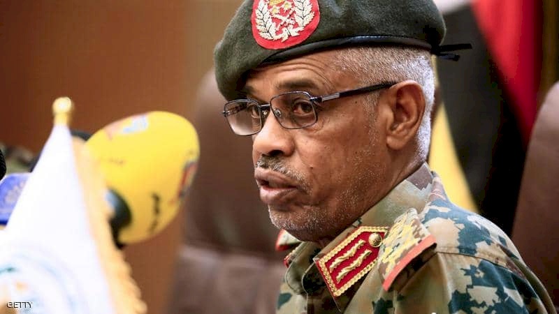 السودان.. إحالة عوض بن عوف وصلاح قوش إلى التقاعد