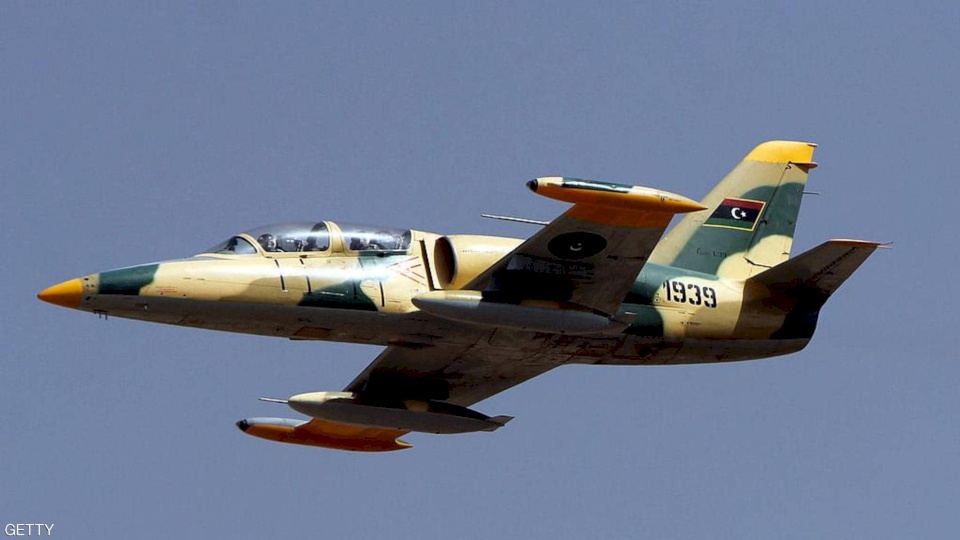 سقوط طائرة حربية للجيش الليبي جنوبي طرابلس