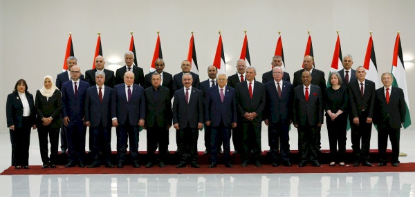 بسبب خطأ في القسم.. حكومة اشتية تعيد اليوم اليمين القانونية