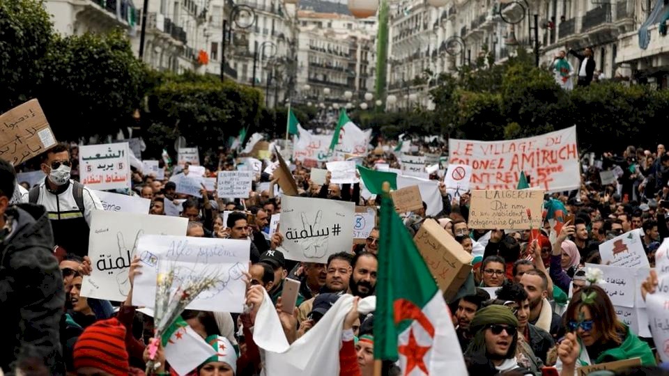 قوى الحراك الطلابية في الجزائر  تدعو لإضراب مفتوح