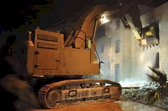 صور وفيديو: الاحتلال يهدم منزل الشهيد صالح البرغوثي في كوبر
