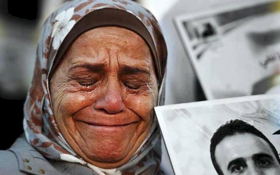 في يومهم.. عيون ذوي  حوالي 6000 أسير ابيضت من الحزن