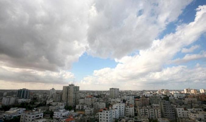 حالة الطقس: أجواء غائمة وباردة نسبيا