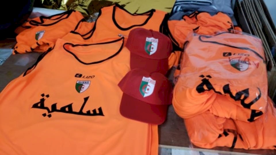 حراك الجزائر مستمر.. سترات برتقالية حماية للمتظاهرين