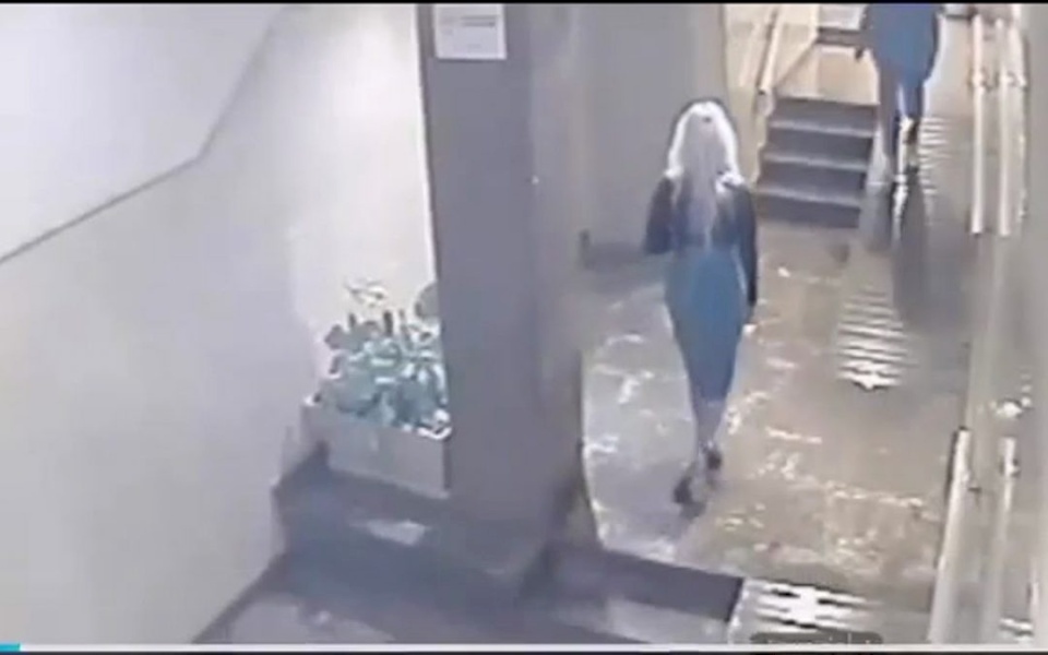 فضيحة لديبلوماسي داخل الحمام