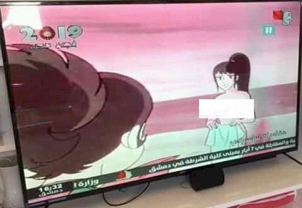 ظهور فتاة "عارية الصدر" للأطفال على التلفزيون السوري