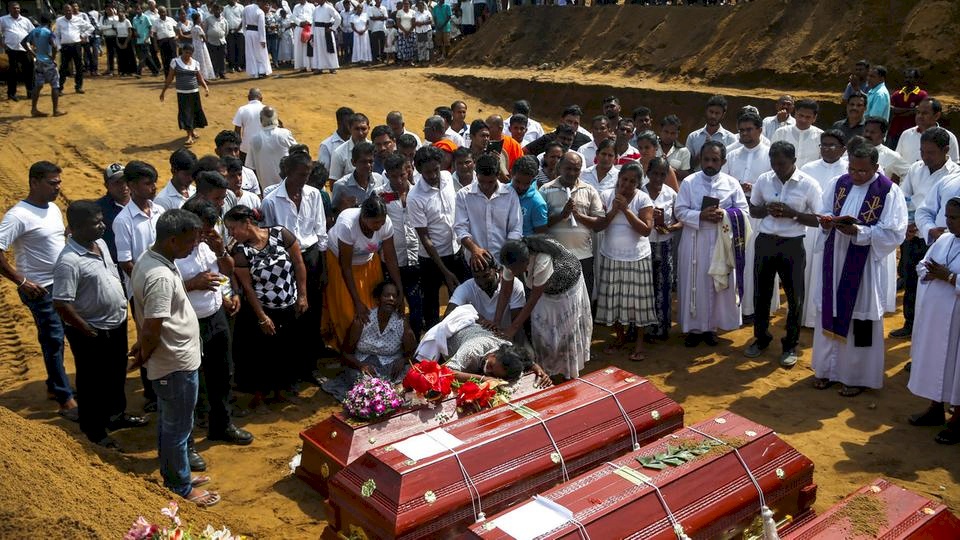 الشرطة السريلانكية تبحث عن 140 شخصاً على صلة داعش