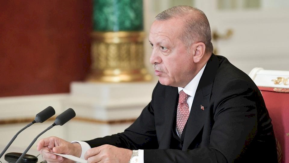بعد خسارة الانتخابات.. أردوغان يتوعد المعارضين في حزبه