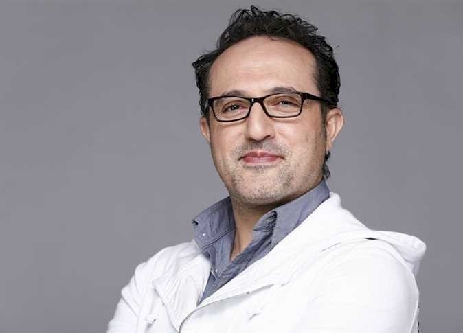 اعلامي مصري شهير بأوّل ظهور تلفزيوني بعد مرضه.. هكذا ساوقف السرطان