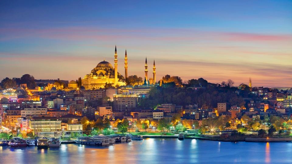 لماذا حذرت بريطانيا مواطنيها من عطلات تركيا؟