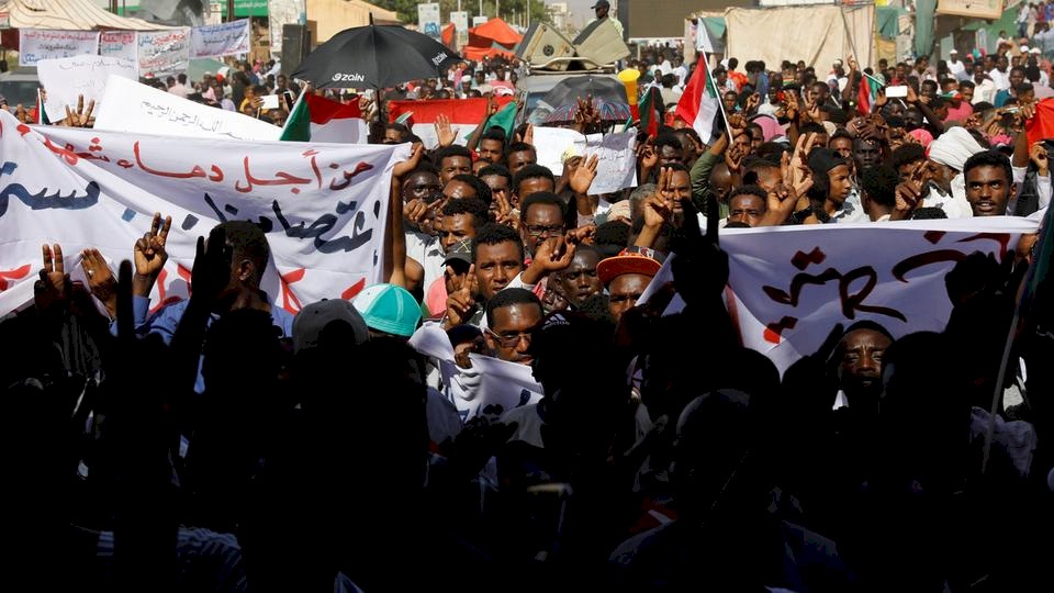 بعد التأجيل.. اجتماع ثالث يبحث المجلس السيادي بالسودان