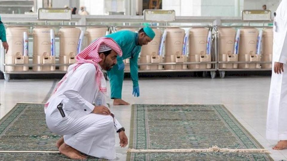 21 ألف سجادة جديدة للحرم المكي استعداداً لرمضان