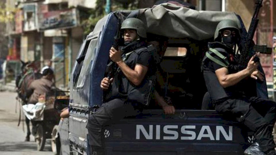 حدث في مصر..سرقوا تاكسي فانقلبت بهم ووجدوا أنفسهم بقبضة الشرطة