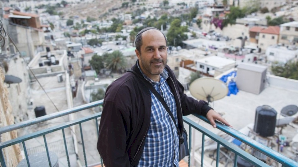 القاء زجاجات حارقة على  منزل "عراب الاستيطان" في القدس 