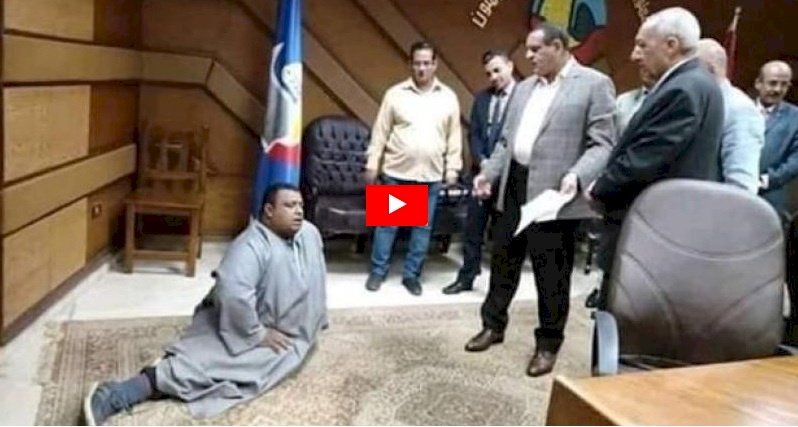 فيديو.. مسؤول مصري يثير غضبا واسعا.. ماذا فعل؟