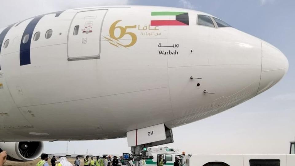  طائرة تدهس موظف الخطوط الجوية