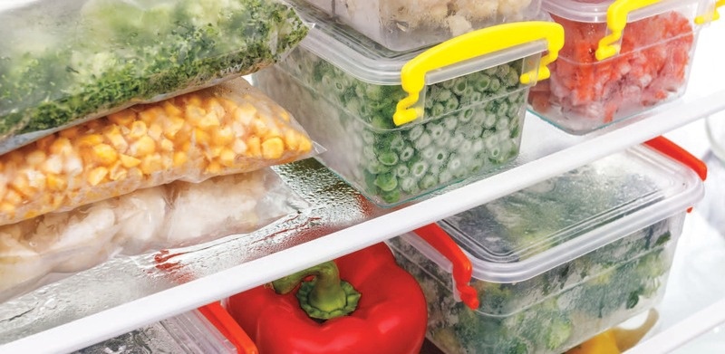 حفظ الأطعمة داخل الثلاجة طويلاً قد يسبب التسمم