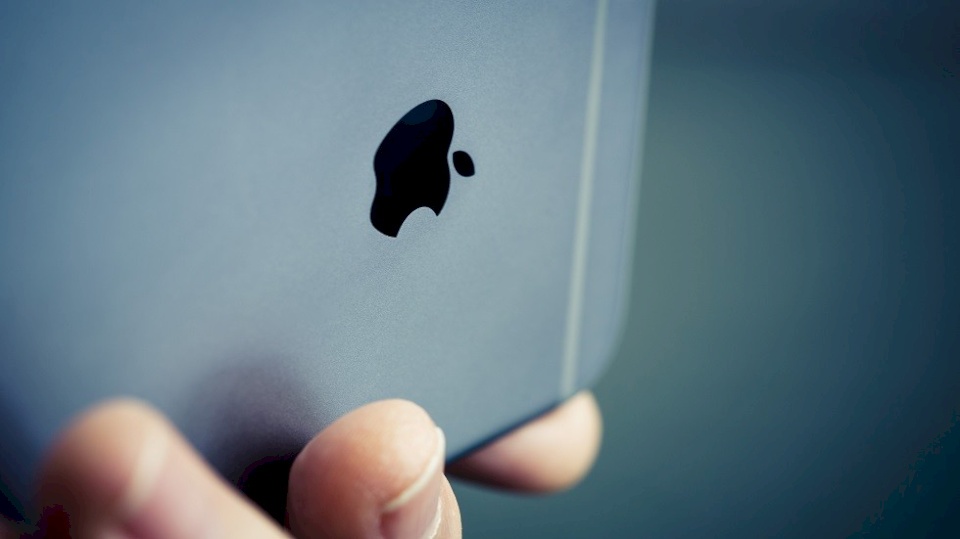 "آبل" تكتسح الأسواق قريبا بهاتف منافس