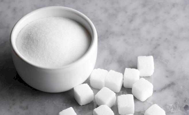هل يتأثر جسم الإنسان سلباً إذا توقف عن تناول السكر بشكل مفاجئ؟