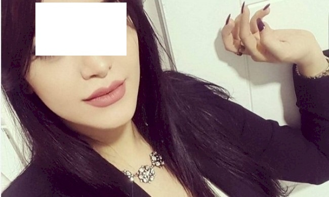 كلبان يقتلان هذه الشابه !