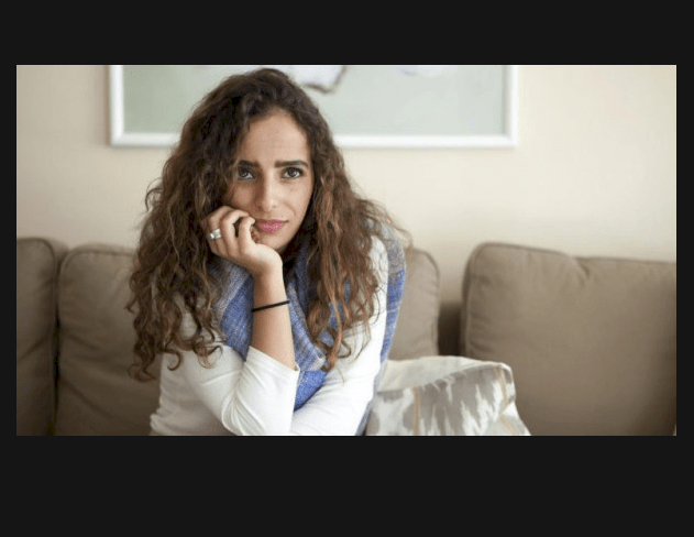 بالرقص وغناء القرآن...مغنية سعودية تثير الجدل 