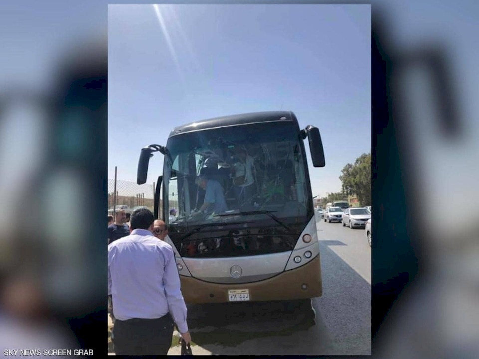 مصر: انفجار عبوة ناسفة في حافلة سياحية