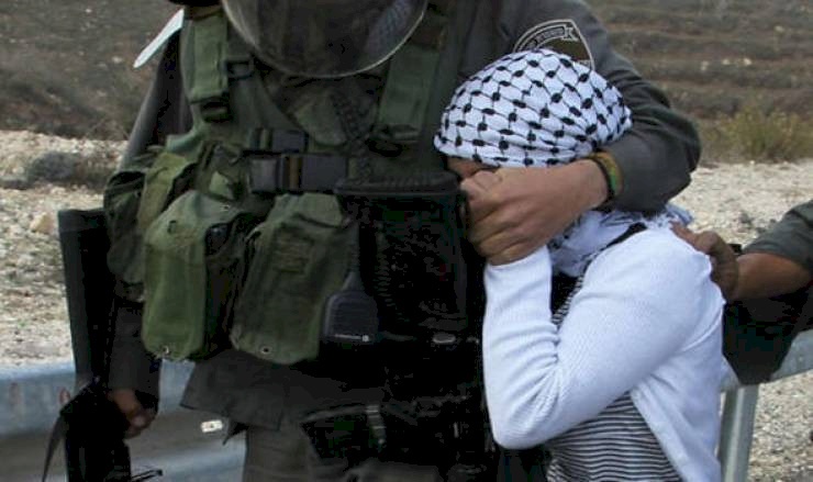 الاحتلال يعتقل طفلة بالخليل