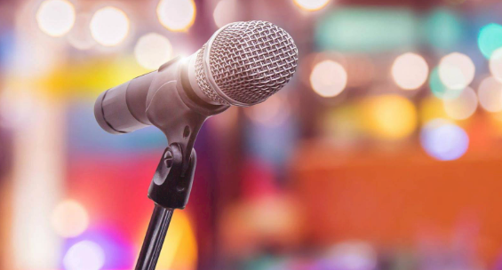 صراخ "لا أرى" وحالة يرثى لها...فنانة شهيرة تصاب بالعمى المفاجئ